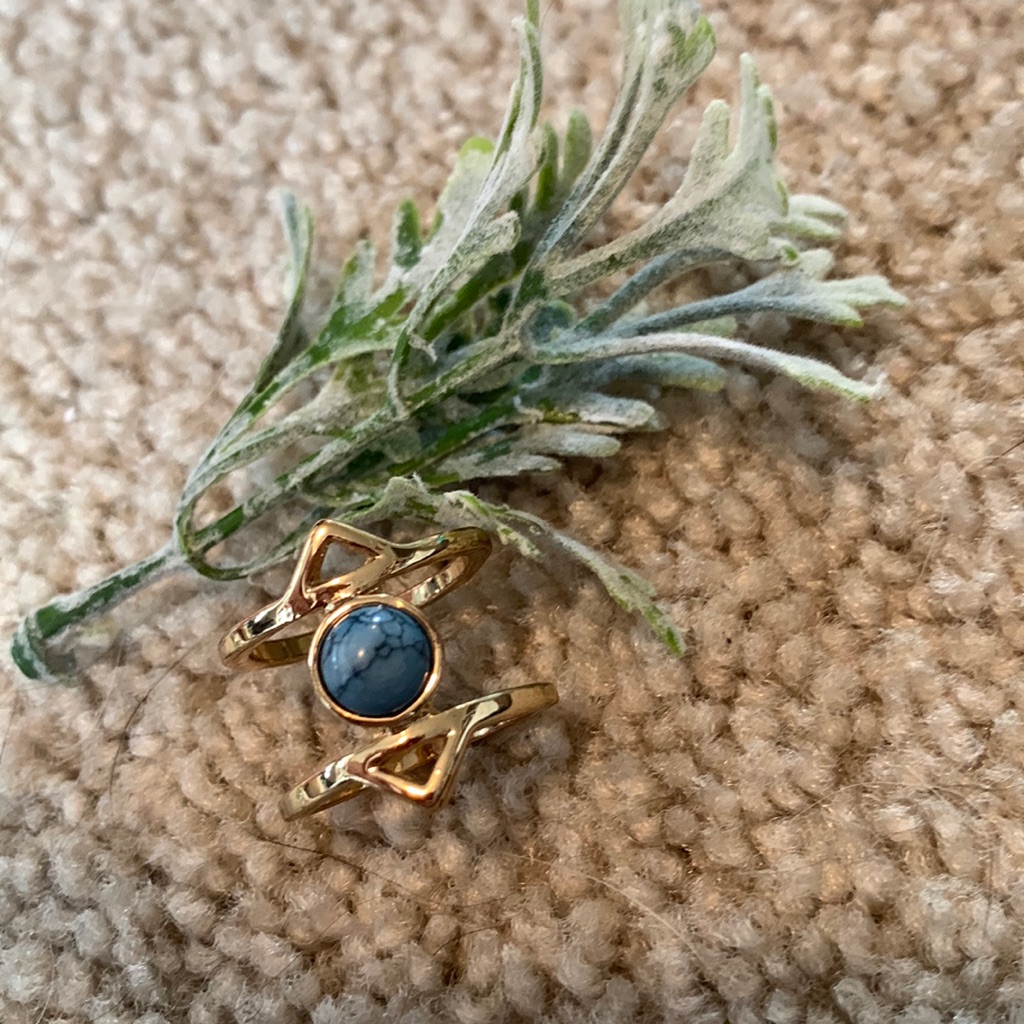 410 Costume Ring 6$